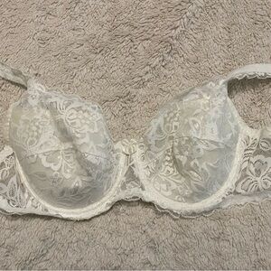 Elegant Lace Underwire Bra - White